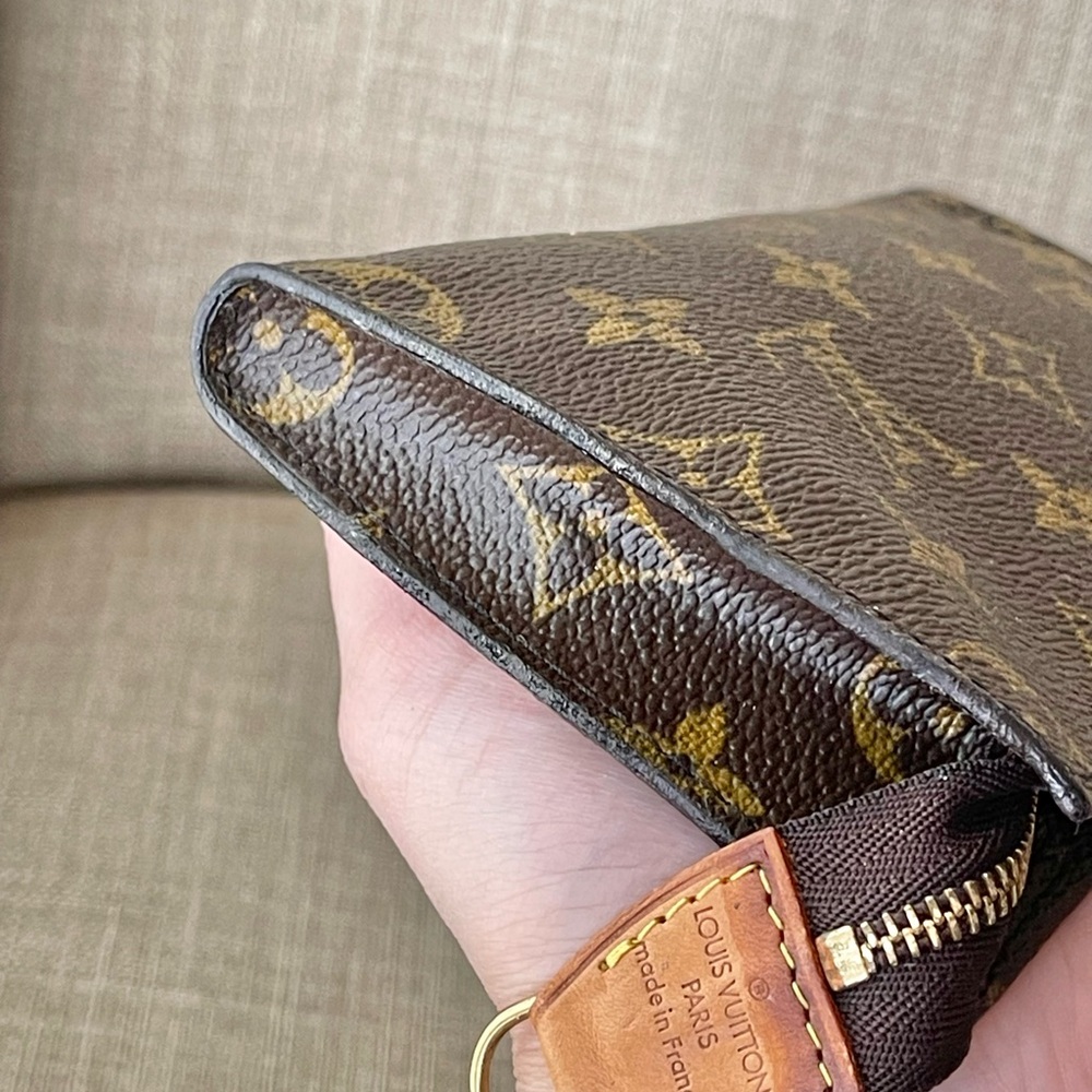 Authentic Louis Vuitton monogram vintage wristlet pouch AR0997 (Q007) - Picture 6 of 12